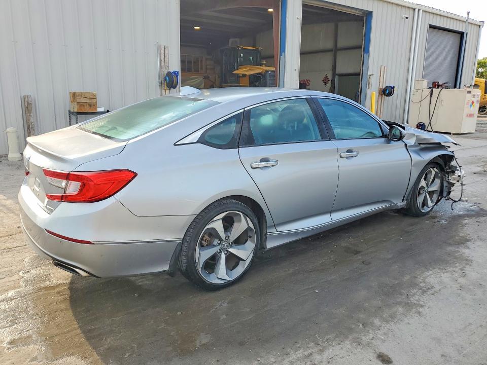 68592786 :رقم المزاد ، 1HGCV1F97JA065869 vin ، 2018 Honda Accord مزاد بيع