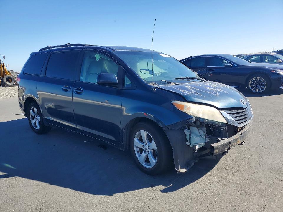 Aukcja sprzedaży 2011 Toyota Sienna, vin: 5TDKK3DC1BS018726, numer aukcji: 71045316