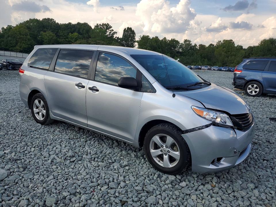 2011 Toyota Sienna მანქანა იყიდება აუქციონზე, vin: 5TDZK3DC1BS013962, აუქციონის ნომერი: 69901746