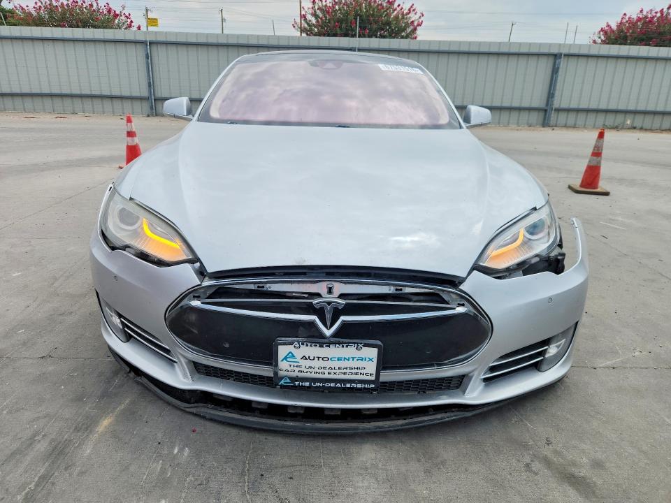 67531516 :رقم المزاد ، 5YJSA1H1XEFP53147 vin ، 2014 Tesla Model S مزاد بيع
