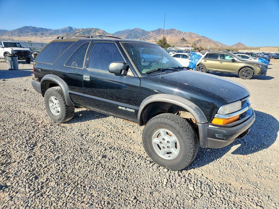 69032086 :رقم المزاد ، 1GNCT18W0YK104630 vin ، 2000 Chevrolet Blazer مزاد بيع