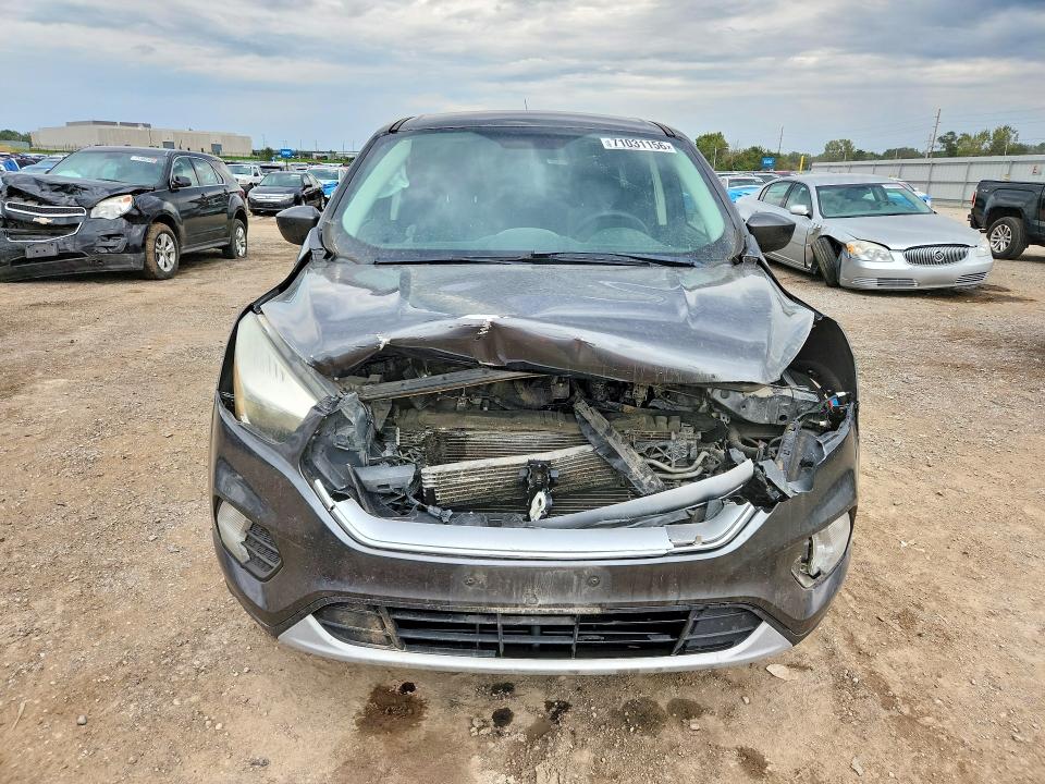 2017 Ford Escape მანქანა იყიდება აუქციონზე, vin: 1FMCU9G9XHUB05381, აუქციონის ნომერი: 71031156