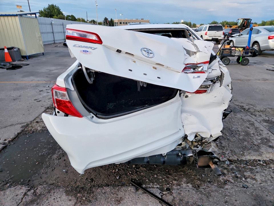 68877906 :رقم المزاد ، 4T1BF1FK8EU419974 vin ، 2014 Toyota Camry مزاد بيع