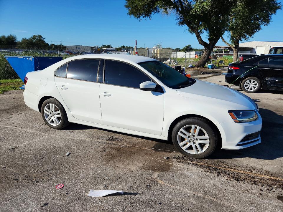 69390486 :رقم المزاد ، 3VW2B7AJ2JM261242 vin ، 2018 Volkswagen Jetta مزاد بيع