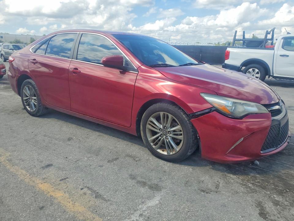 70514286 :رقم المزاد ، 4T1BF1FK4HU730824 vin ، 2017 Toyota Camry مزاد بيع