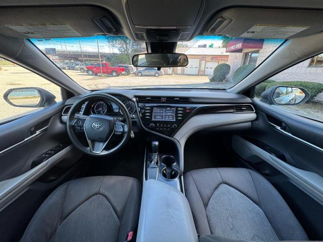 70513206 :رقم المزاد ، 4T1B11HK0KU808910 vin ، 2019 Toyota Camry مزاد بيع