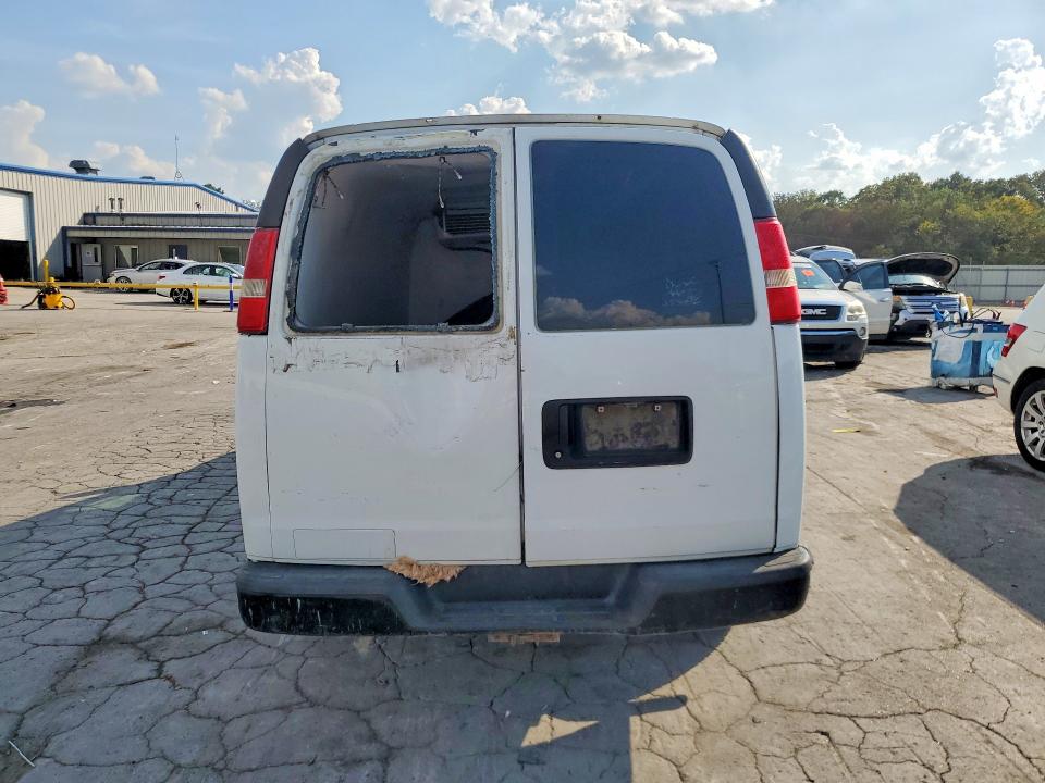 69652156 :رقم المزاد ، 1GCWGBFF5H1129760 vin ، 2017 Chevrolet Express G2500 مزاد بيع