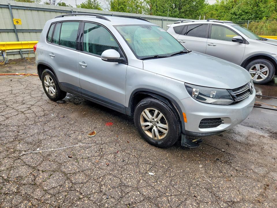 68133686 :رقم المزاد ، WVGAV7AX8HK005968 vin ، 2017 Volkswagen Tiguan مزاد بيع