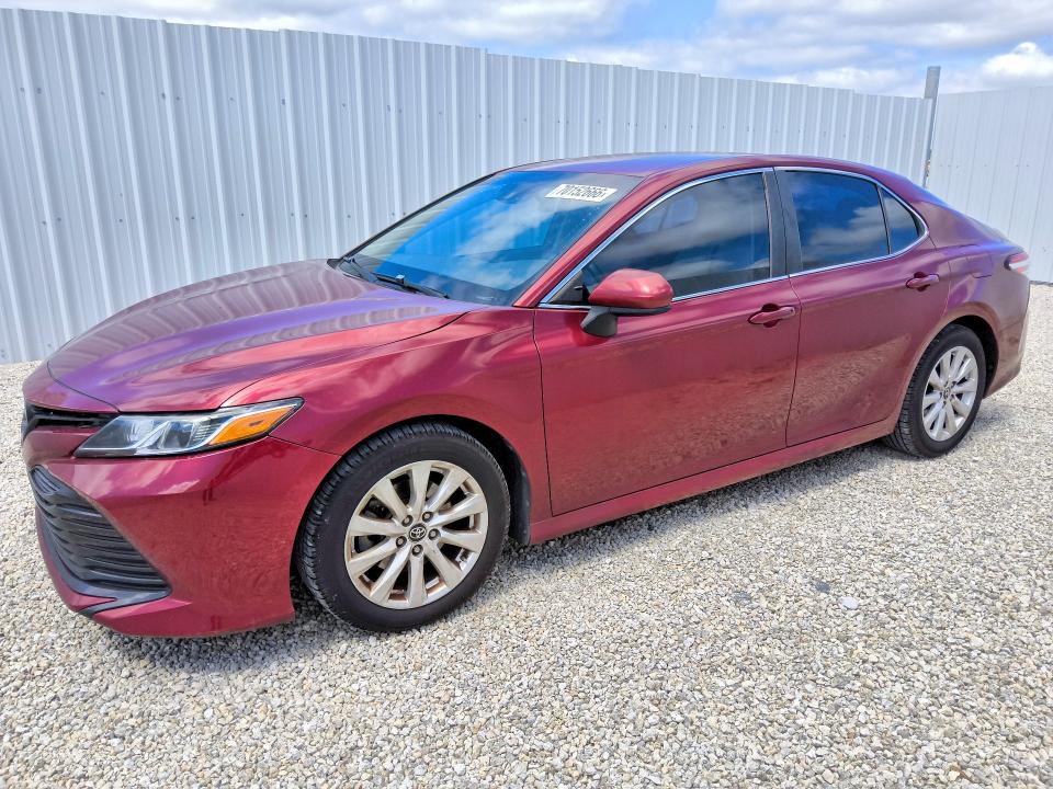 70152666 :رقم المزاد ، 4T1B11HKXKU704182 vin ، 2019 Toyota Camry مزاد بيع