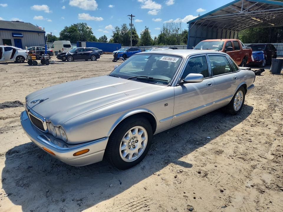2003 Jaguar Xj8 მანქანა იყიდება აუქციონზე, vin: SAJDA14C03LF57832, აუქციონის ნომერი: 69236676