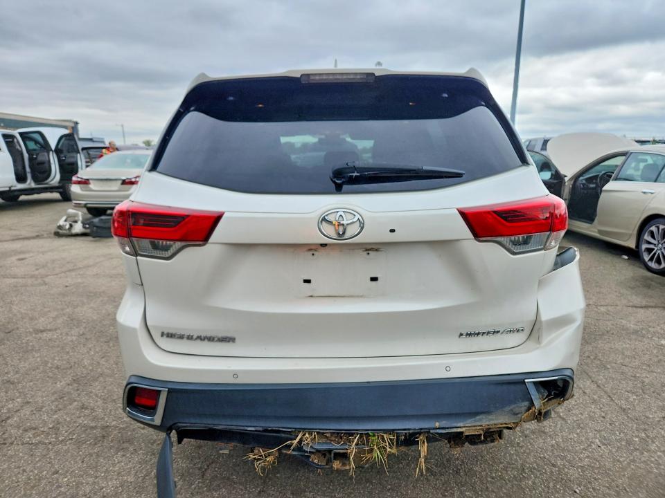 Продажа на аукционе авто 2018 Toyota Highlander, vin: 5TDDZRFH6JS866115, номер лота: 69293916