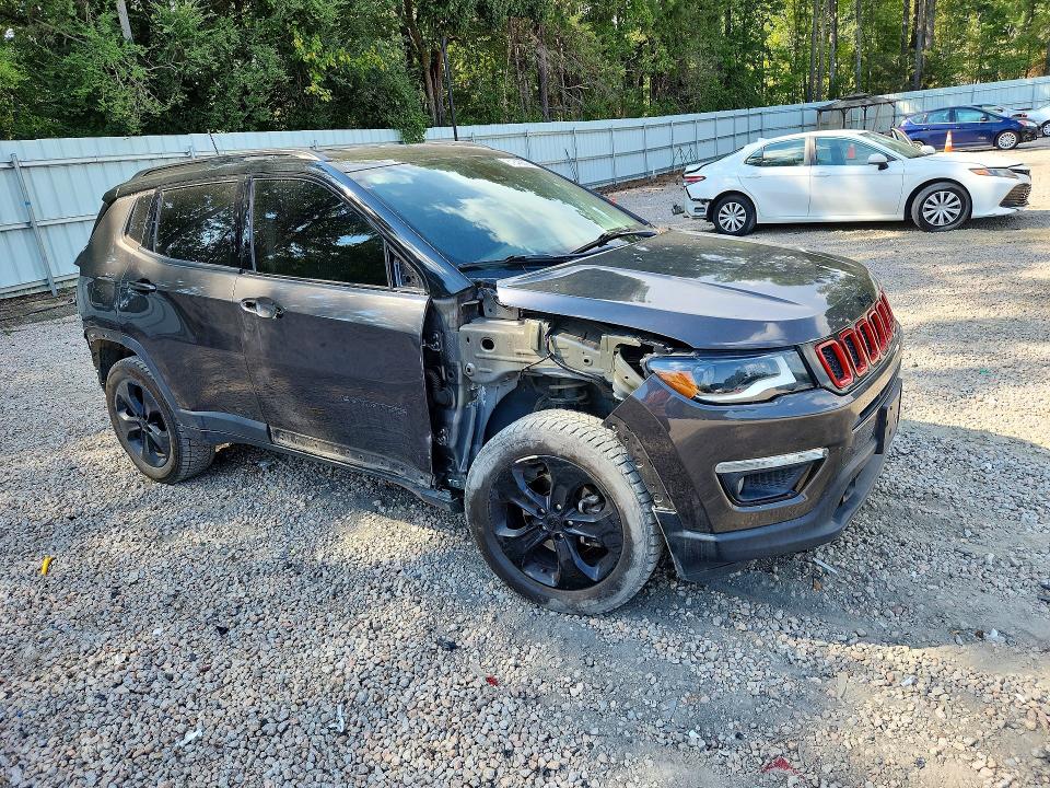 67845606 :رقم المزاد ، 3C4NJDBB6JT304155 vin ، 2018 Jeep Compass مزاد بيع