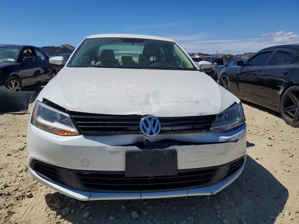 67846086 :رقم المزاد ، 3VWD17AJ4EM420909 vin ، 2014 Volkswagen Jetta مزاد بيع