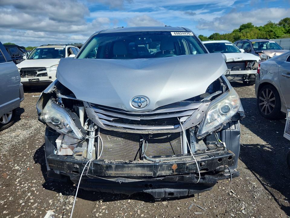 Продажа на аукционе авто 2017 Toyota Sienna, vin: 5TDDZ3DC5HS168674, номер лота: 69824476