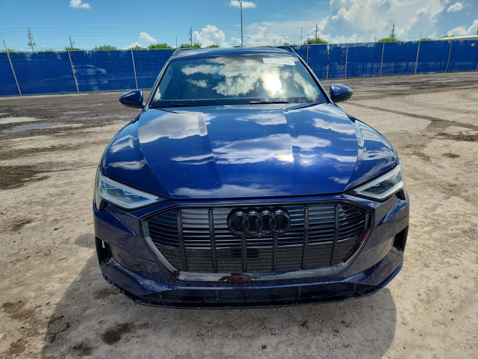 Продажа на аукционе авто 2022 Audi E-tron, vin: WA1LAAGE6NB031843, номер лота: 64468036