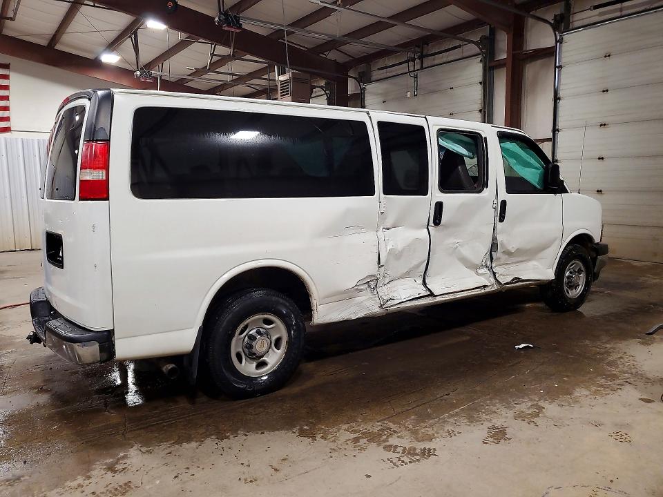 69414716 :رقم المزاد ، 1GAZGPFGXH1216940 vin ، 2017 Chevrolet Express G3500 مزاد بيع