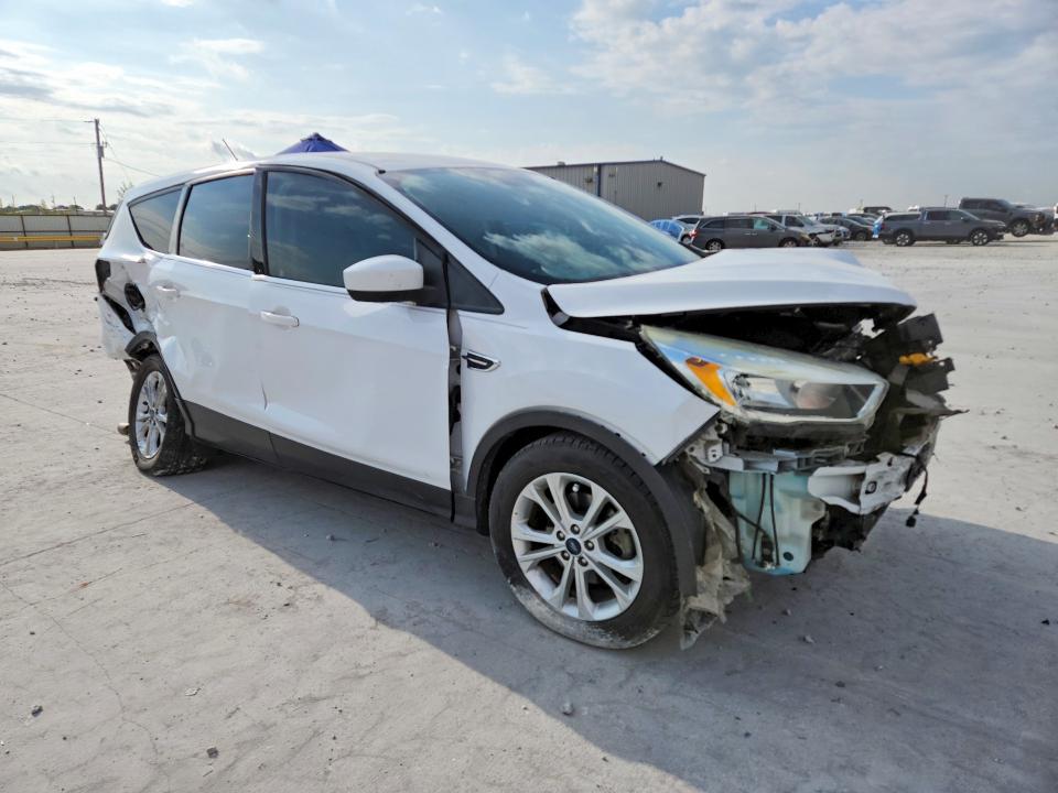 2017 Ford Escape მანქანა იყიდება აუქციონზე, vin: 1FMCU0GD6HUC24240, აუქციონის ნომერი: 67834846