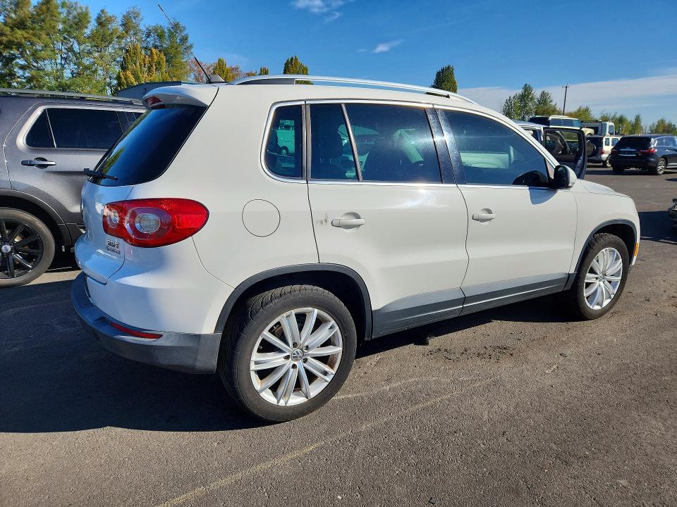 70562876 :رقم المزاد ، WVGBV7AX1BW518788 vin ، 2011 Volkswagen Tiguan مزاد بيع