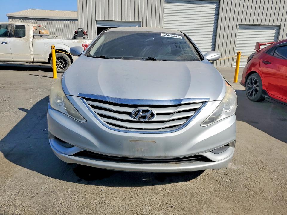 69638326 :رقم المزاد ، 5NPEB4AC1DH569402 vin ، 2013 Hyundai Sonata مزاد بيع