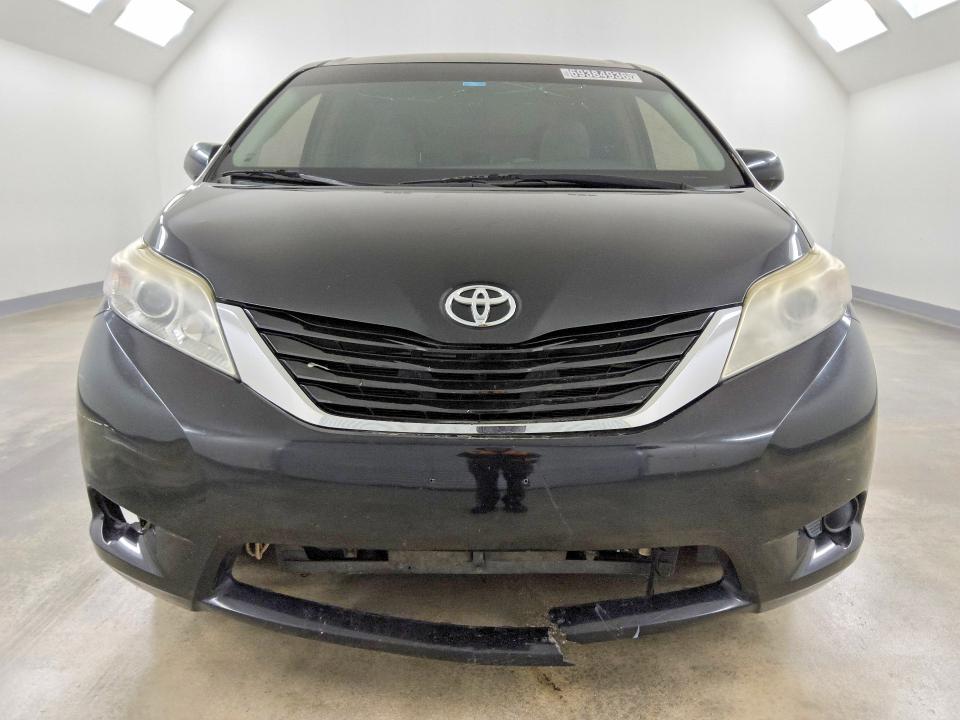 Продаж на аукціоні авто 2015 Toyota Sienna, vin: 5TDKK3DC4FS680788, номер лоту: 69384936
