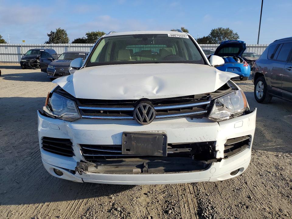 Продажа на аукционе авто 2014 Volkswagen Touareg, vin: WVGEP9BP1ED007101, номер лота: 68679426