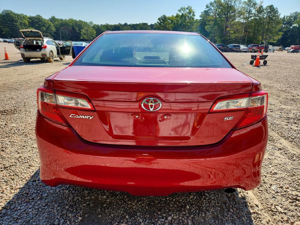 68001196 :رقم المزاد ، 4T1BF1FK5CU562801 vin ، 2012 Toyota Camry مزاد بيع