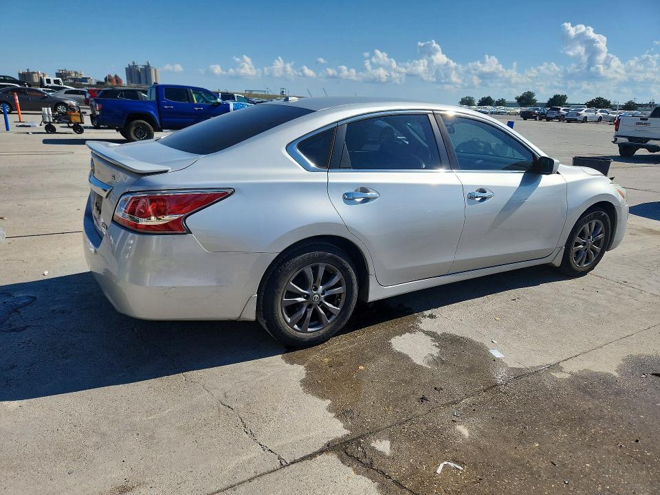 Продажа на аукционе авто 2015 Nissan Altima, vin: 1N4AL3AP0FC588343, номер лота: 71074836