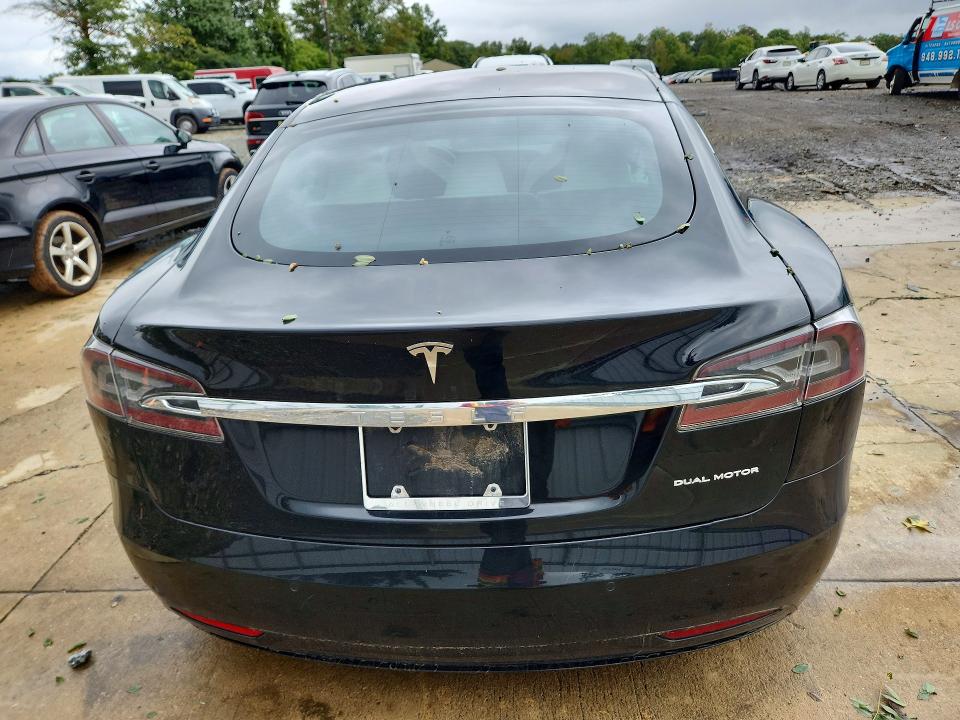70657946 :رقم المزاد ، 5YJSA1E28LF359785 vin ، 2020 Tesla Model S مزاد بيع