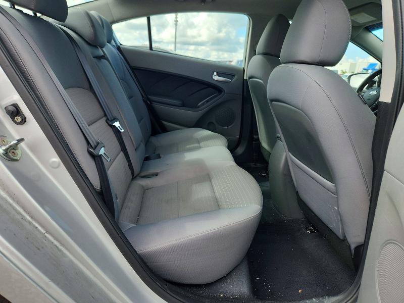 68029196 :رقم المزاد ، 3KPFL4A71JE283778 vin ، 2018 Kia Forte مزاد بيع