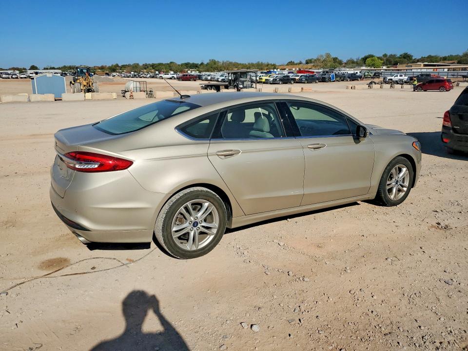 67521406 :رقم المزاد ، 3FA6P0H71JR132912 vin ، 2018 Ford Fusion مزاد بيع