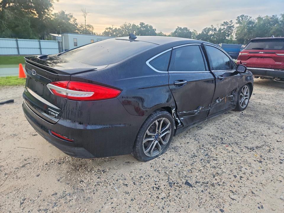 68075386 :رقم المزاد ، 3FA6P0RU6KR110653 vin ، 2019 Ford Fusion مزاد بيع