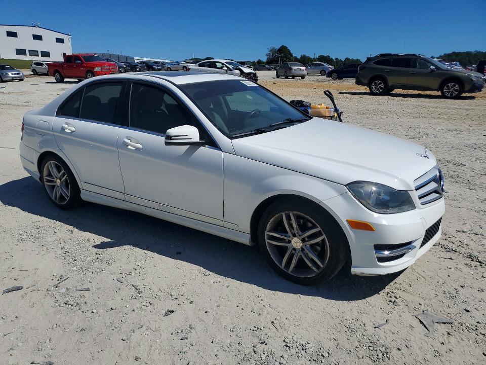 Продажа на аукционе авто 2013 Mercedes-benz C, vin: WDDGF4HB5DG090999, номер лота: 70821316
