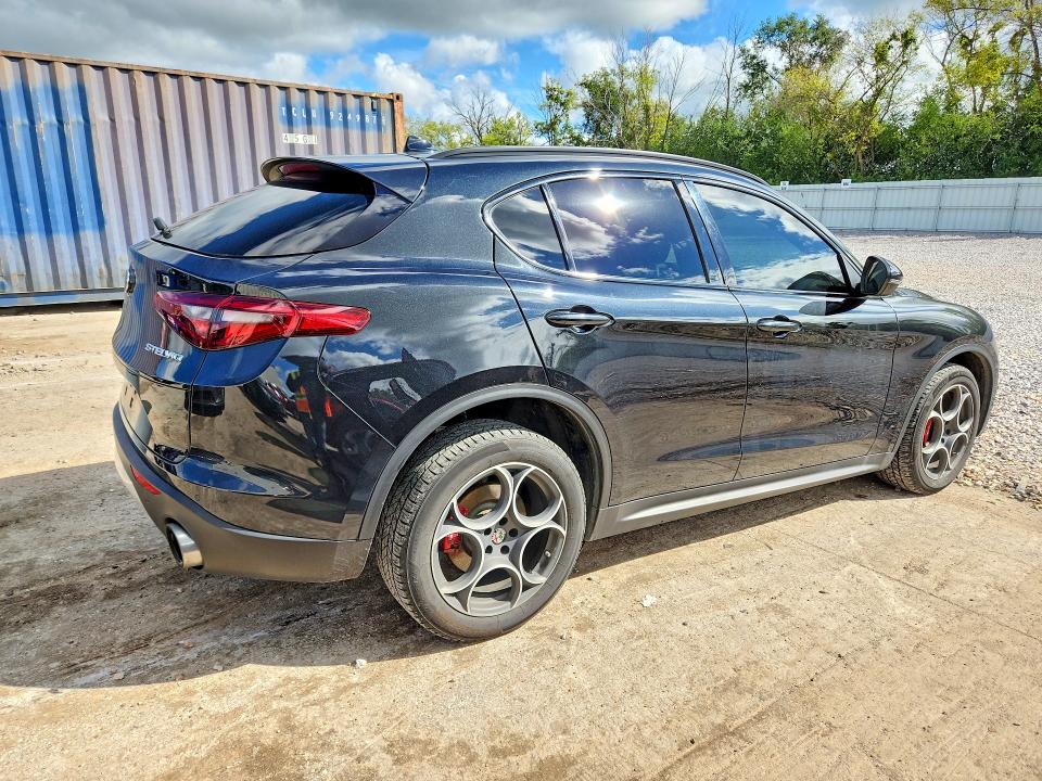 69967746 :رقم المزاد ، ZASFAKPN2J7B87407 vin ، 2018 Alfa Romeo Stelvio مزاد بيع