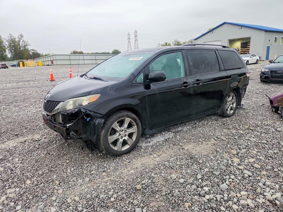 69512526 :رقم المزاد ، 5TDXK3DC1CS243977 vin ، 2012 Toyota Sienna مزاد بيع