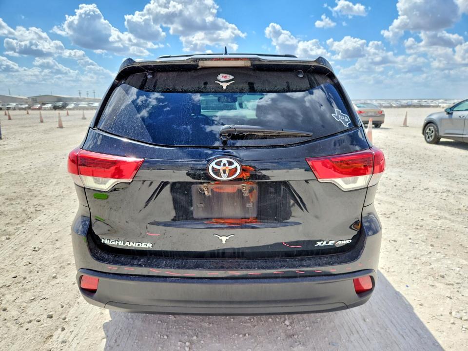 Aukcja sprzedaży 2018 Toyota Highlander, vin: 5TDJZRFH9JS833449, numer aukcji: 67907956