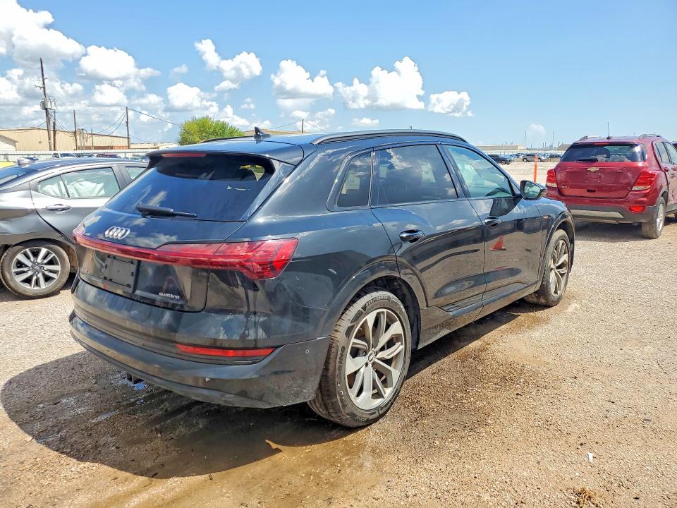2021 Audi E-tron მანქანა იყიდება აუქციონზე, vin: WA1LABGE8MB020587, აუქციონის ნომერი: 67934036