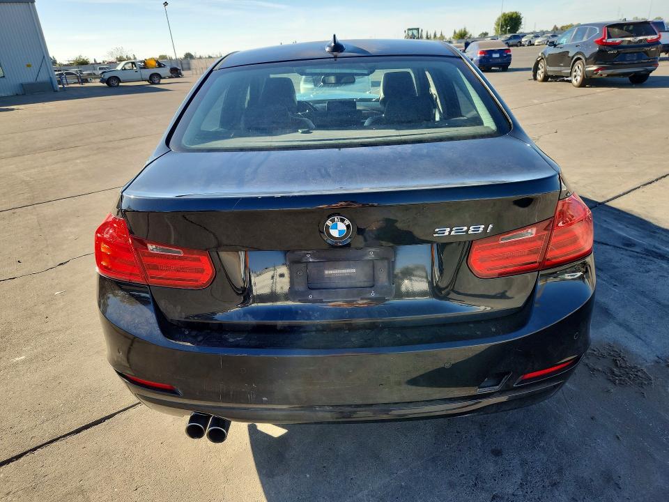 2014 Bmw 328 მანქანა იყიდება აუქციონზე, vin: WBA3A5G51ENP28295, აუქციონის ნომერი: 70259006