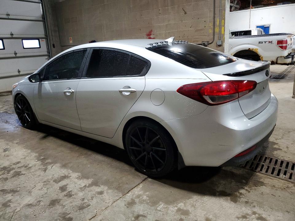 69690646 :رقم المزاد ، 3KPFK4A79HE085611 vin ، 2017 Kia Forte مزاد بيع