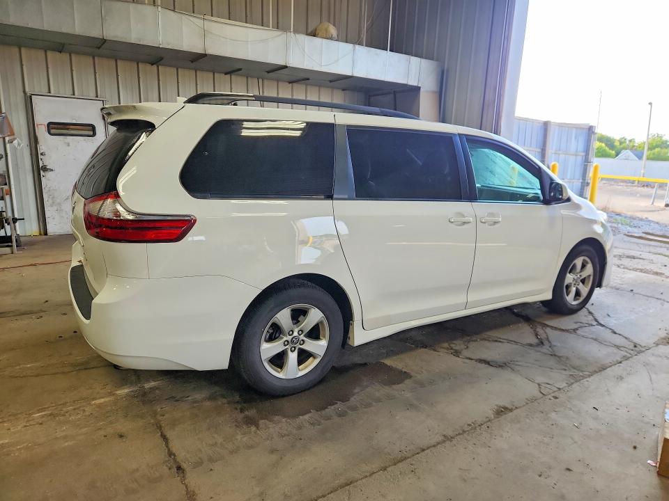 Продажа на аукционе авто 2018 Toyota Sienna, vin: 5TDKZ3DC7JS919576, номер лота: 67399036