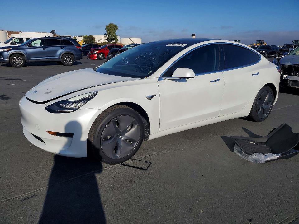 2020 Tesla Model 3 მანქანა იყიდება აუქციონზე, vin: 5YJ3E1EAXLF805788, აუქციონის ნომერი: 69165016