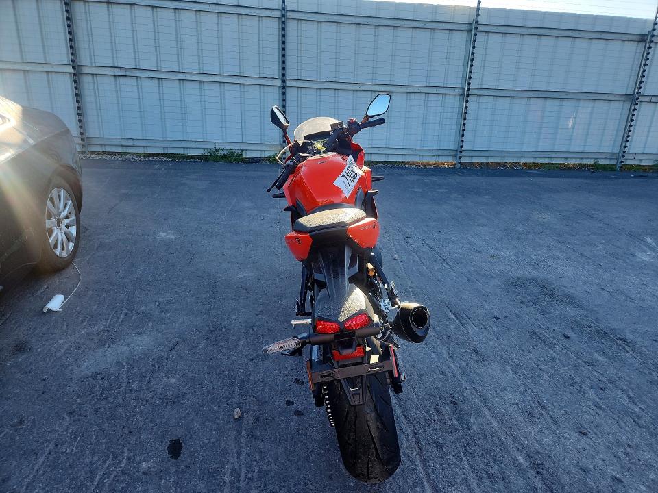 71050006 :رقم المزاد ، JS1EM13B4T7100931 vin ، 2026 Suzuki Gsx800 مزاد بيع