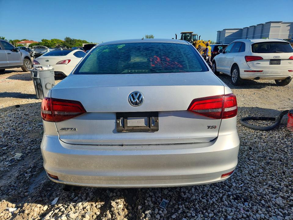 70533226 :رقم المزاد ، 3VW267AJ5GM313492 vin ، 2016 Volkswagen Jetta مزاد بيع