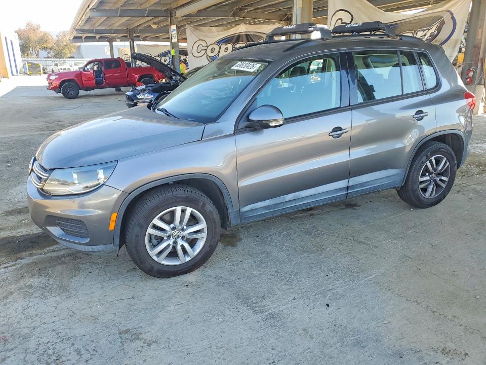69820426 :رقم المزاد ، WVGAV7AX7GW051072 vin ، 2016 Volkswagen Tiguan مزاد بيع