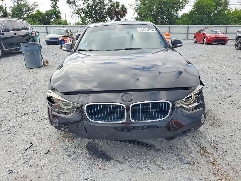 70131286 :رقم المزاد ، WBA8E1C54JA167553 vin ، 2018 Bmw 330e مزاد بيع