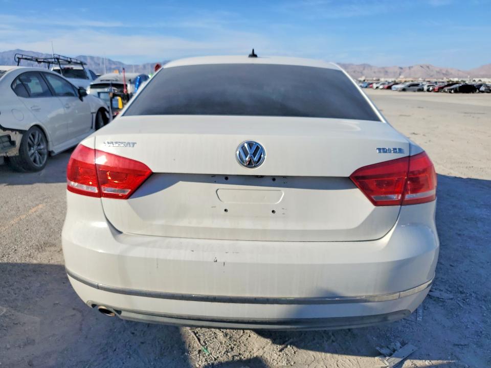 70654126 :رقم المزاد ، 1VWBN7A33EC073345 vin ، 2014 Volkswagen Passat مزاد بيع