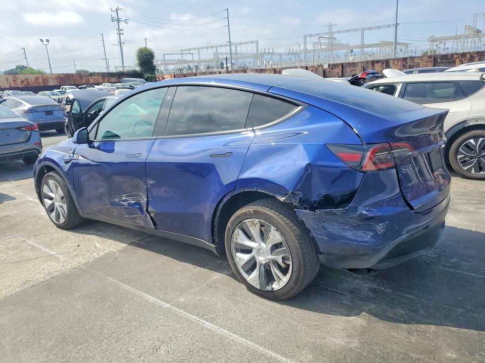 70343256 :رقم المزاد ، 7SAYGDEE4PA082062 vin ، 2023 Tesla Model Y مزاد بيع
