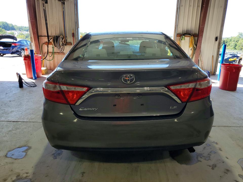70136116 :رقم المزاد ، 4T1BF1FK7HU373901 vin ، 2017 Toyota Camry مزاد بيع
