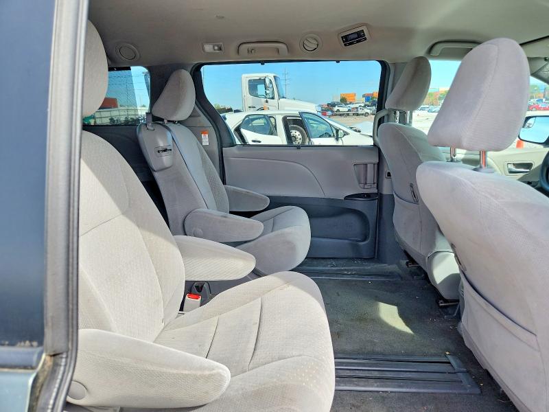68588606 :رقم المزاد ، 5TDKZ3DC9JS938873 vin ، 2018 Toyota Sienna مزاد بيع