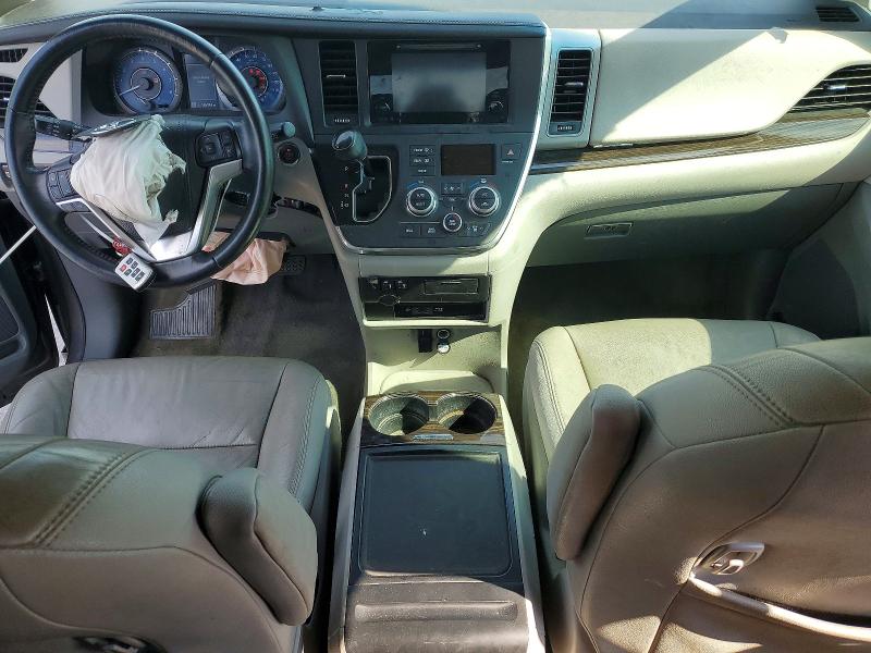 68272896 :رقم المزاد ، 5TDYK3DCXFS572315 vin ، 2015 Toyota Sienna مزاد بيع