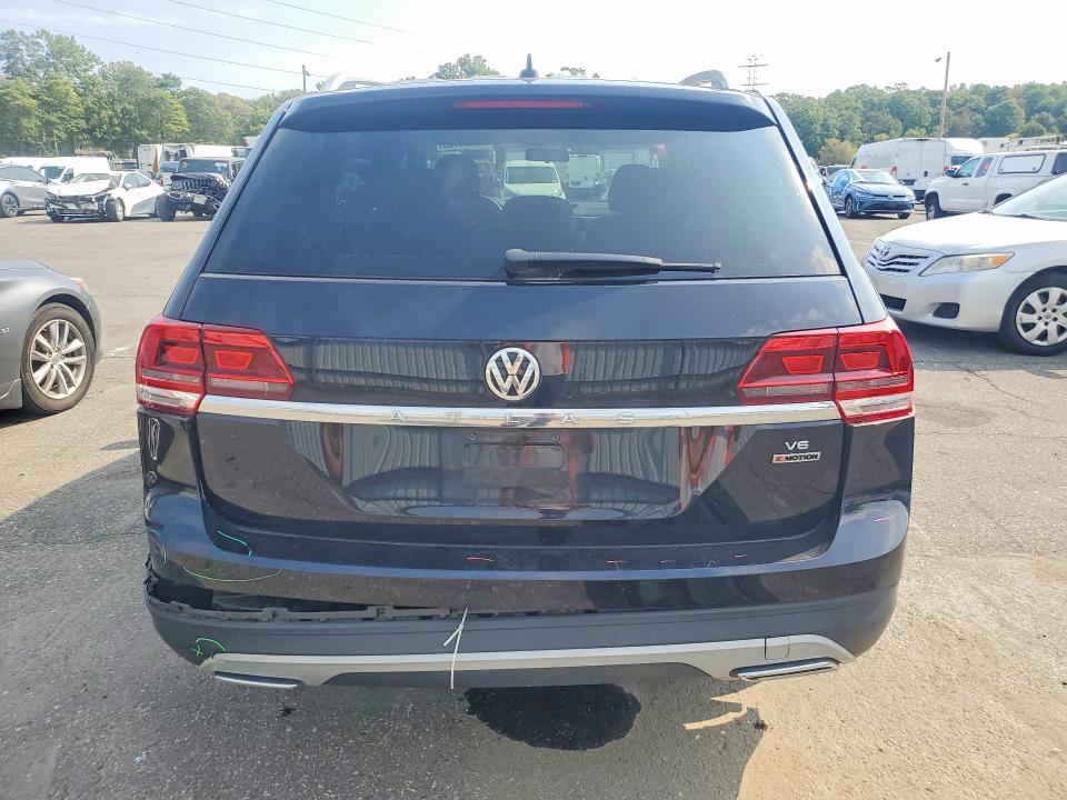 69310136 :رقم المزاد ، 1V2GR2CAXJC531385 vin ، 2018 Volkswagen Atlas مزاد بيع
